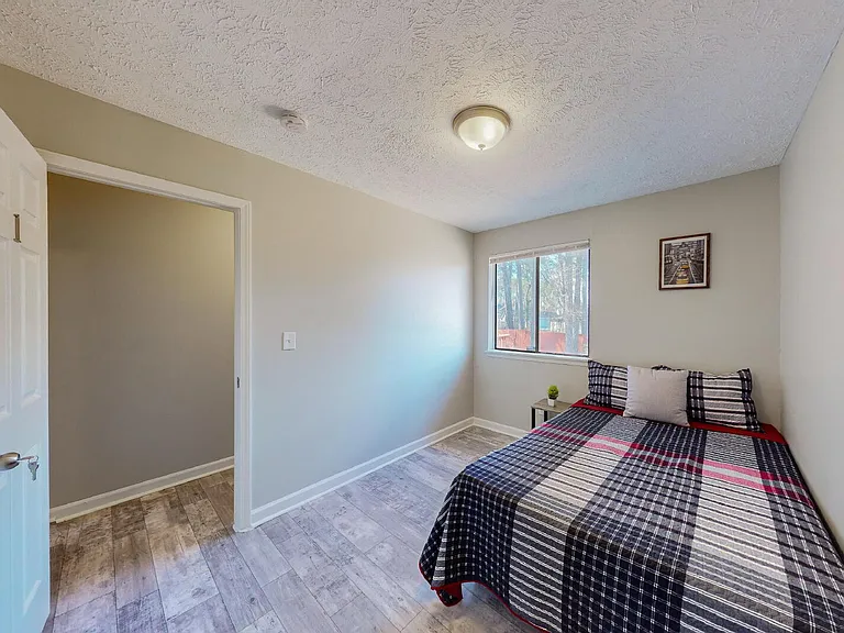 4335 Lincolndale Dr — Photo 1