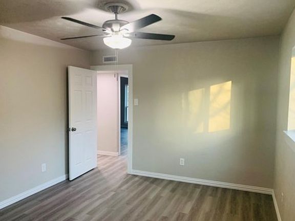 3rd image of 4805 Branch Hollow Dr