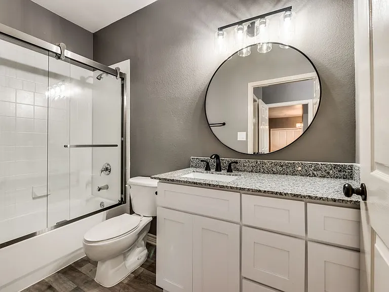 McFarlin Place Apartments — Photo 24