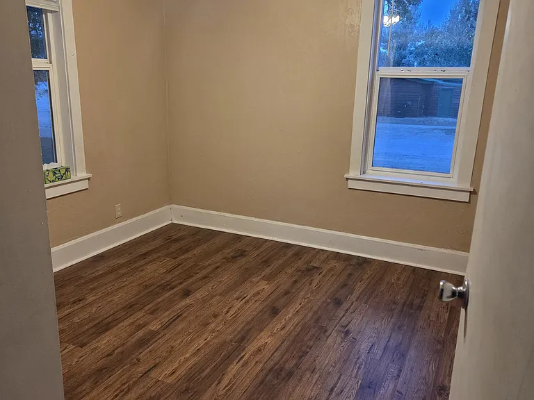 504 N Main St — Photo 8