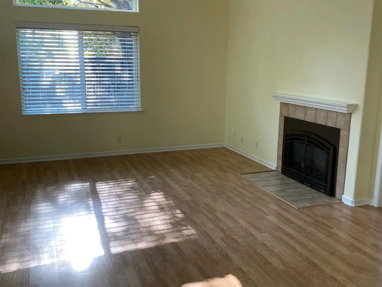 3 bed, 2.5 bath, 1489 sqft, $3,100 — Photo 4