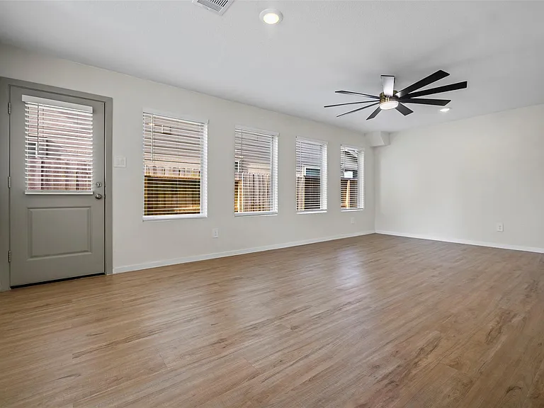 17722 Grove Hill Dr — Photo 5