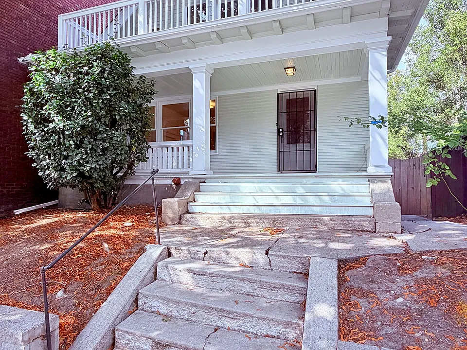 Spacious 3-story 4-bedroom, 2.5 baths home on Eastlake