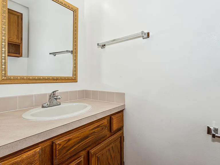 221 N Osage Rd — Photo 8