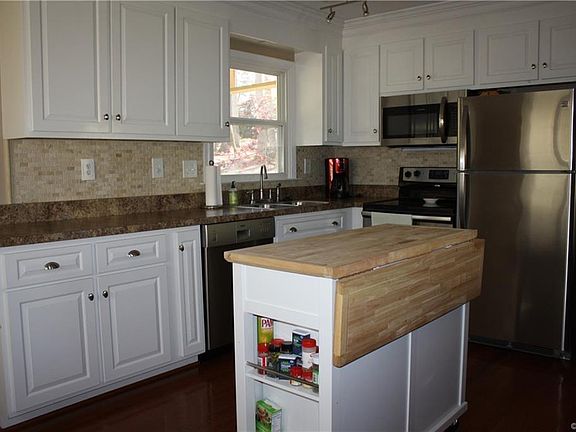 4th image of 10 Big Meadows Ct