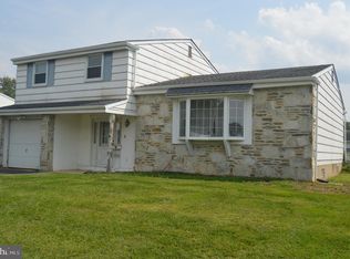 3255 Parkview Dr, Bensalem, PA 19020