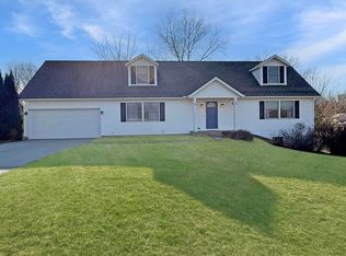 9191 Walnut Grove Dr NE, Rockford, MI 49341