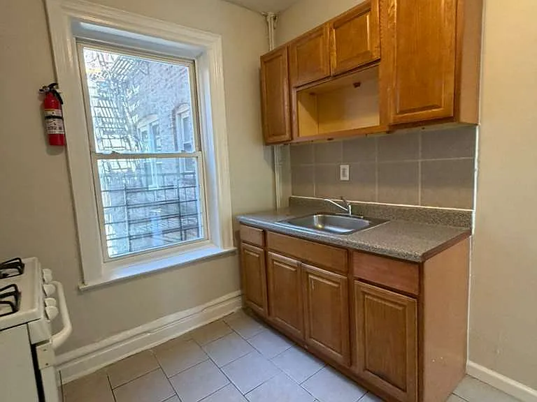 323 Park Ave #5 — Photo 1