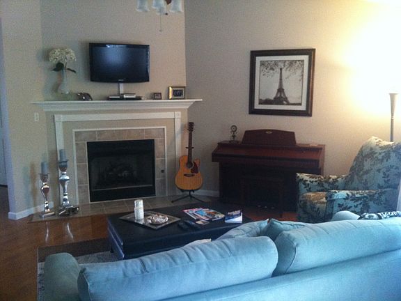 3rd image of 1843 Elmhurst Way