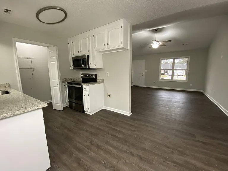 107 Ann Bradley Dr — Photo 3