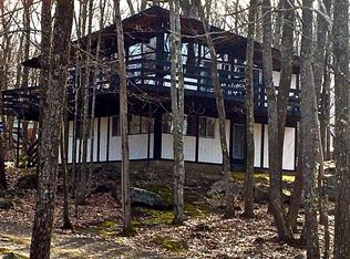 804 Cottonwood Ct, Lords Valley, PA 18428