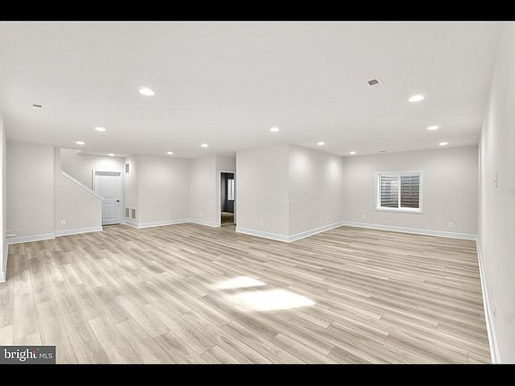 4th image of 21344 Rainier Ln