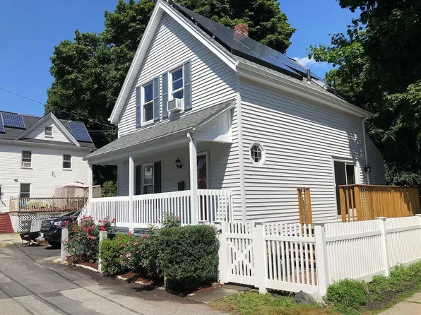 1 Webster Ct, Stoneham, MA 02180