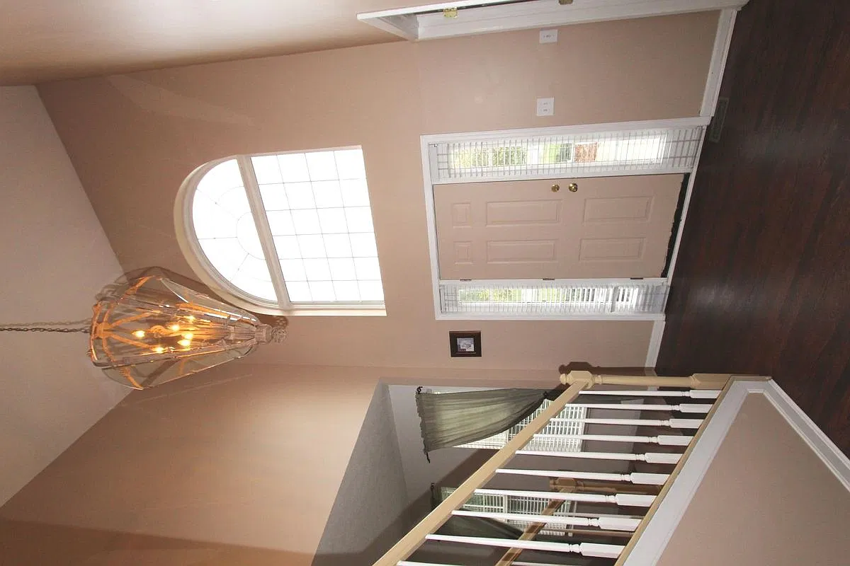 5 bed, 3.0 bath, 3656 sqft, $3,000 — Photo 3