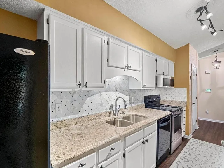 1300 Park Glen Dr #302 — Photo 4