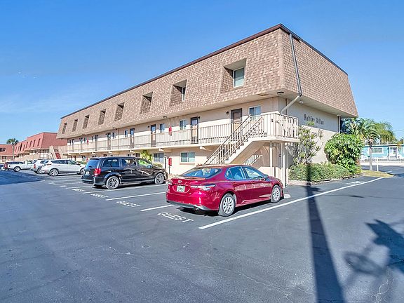 4th image of 144 S Halifax Ave APT 10