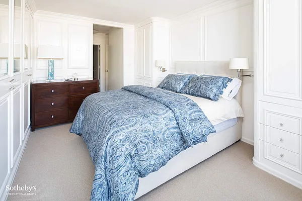 Sold by Sotheby's International Realty | media 39