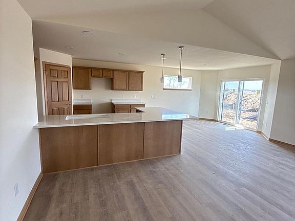 3rd image of 1313 Peony PLACE