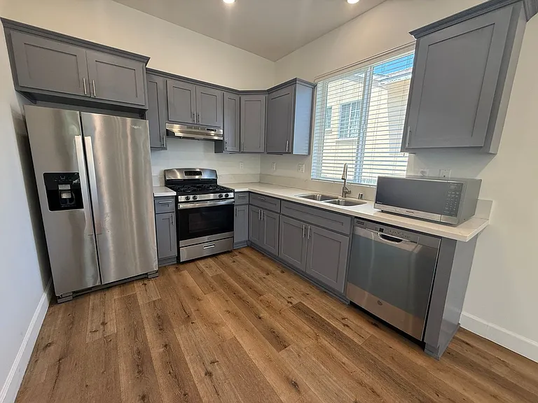 14550 Burbank Blvd #103 — Photo 6