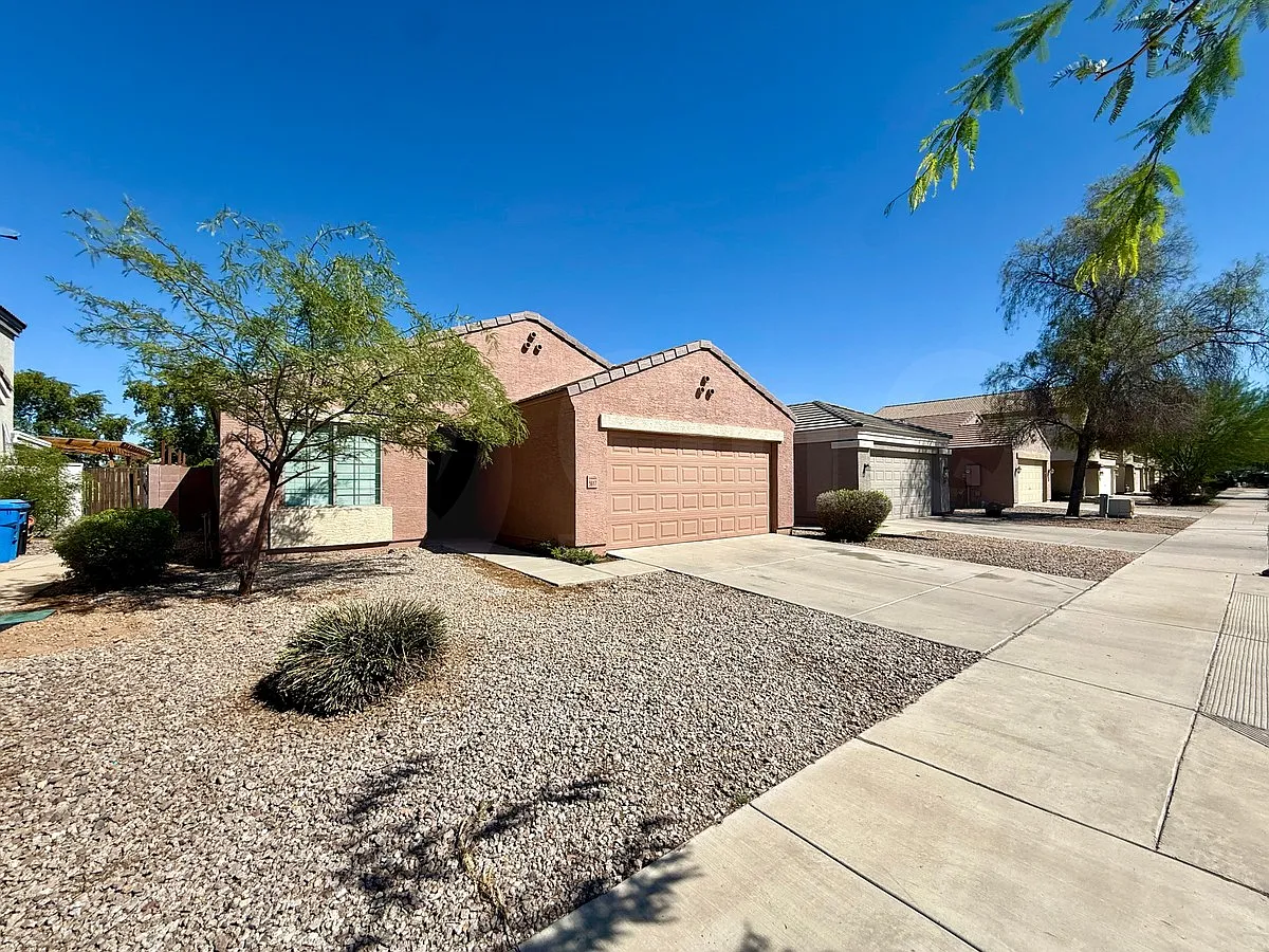 3 bed, 2.0 bath, 1310 sqft, $1,850 — Photo 2