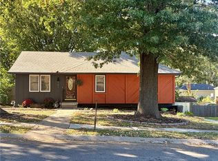 401 NE Sunnyside School Rd, Blue Springs, MO 64014