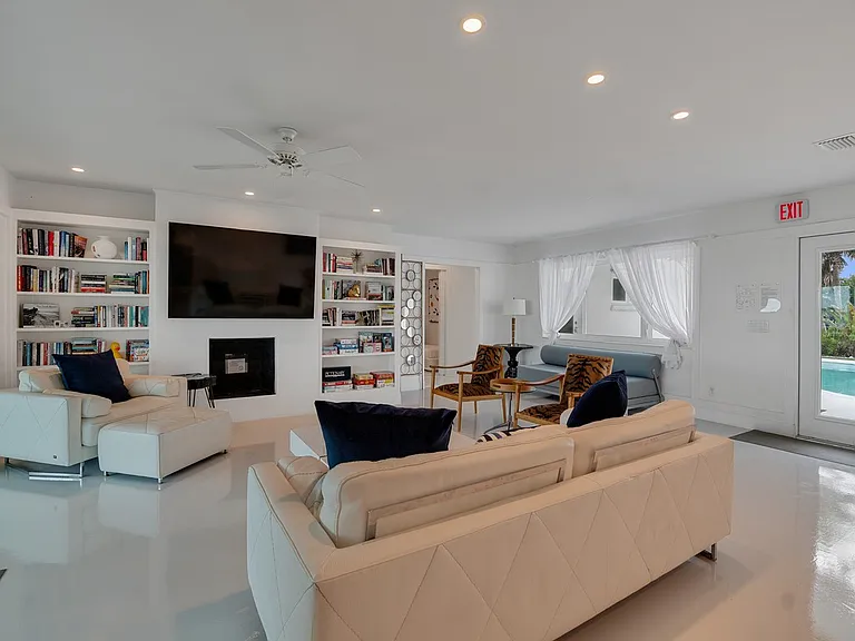 955 Reef Ln — Photo 22