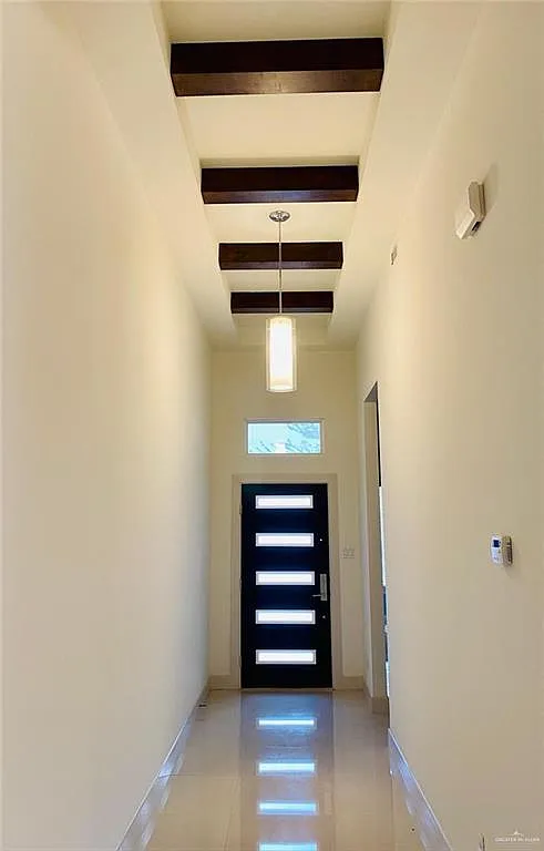 3 bed, 2.0 bath, 1572 sqft, $1,900 — Photo 2