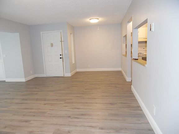 3rd image of 502 Shady Pine Way APT D2