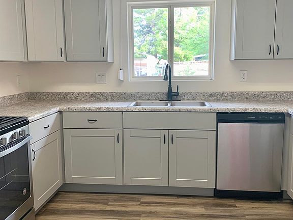5th image of 206 E Avenue I