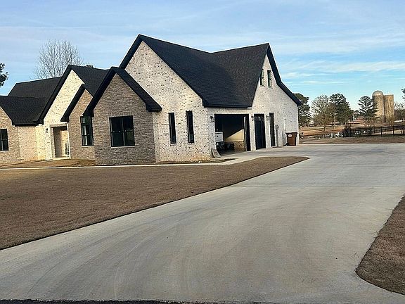 2nd image of 60088 Chickasaw Dr