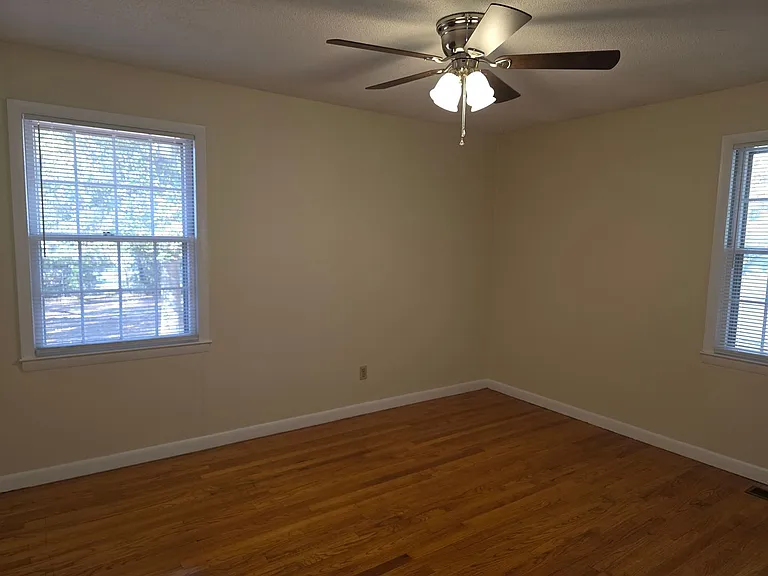 2489 Broughton St — Photo 13
