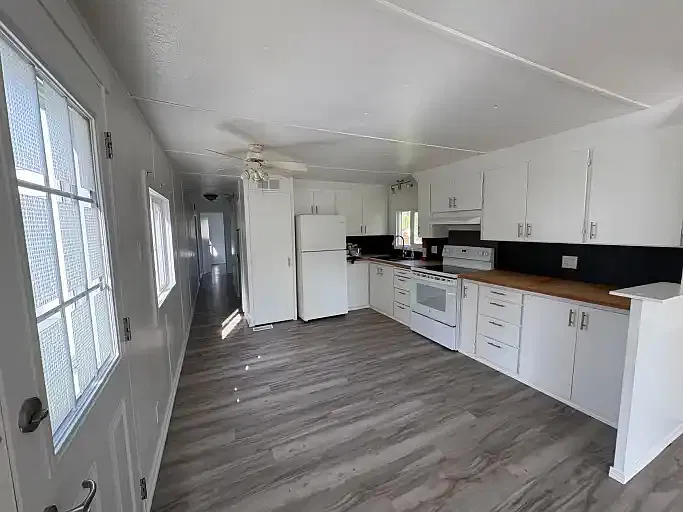 3 bed, 1.0 bath, $1,295 — Photo 3