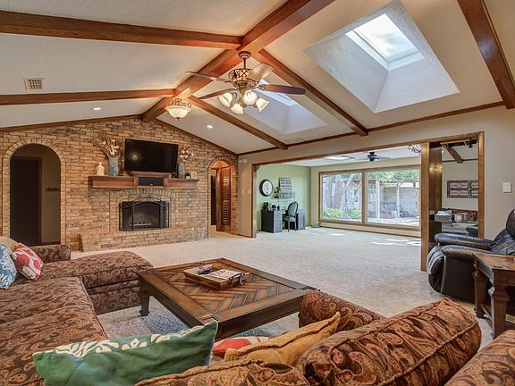 4th image of 2033 Longhorn Dr