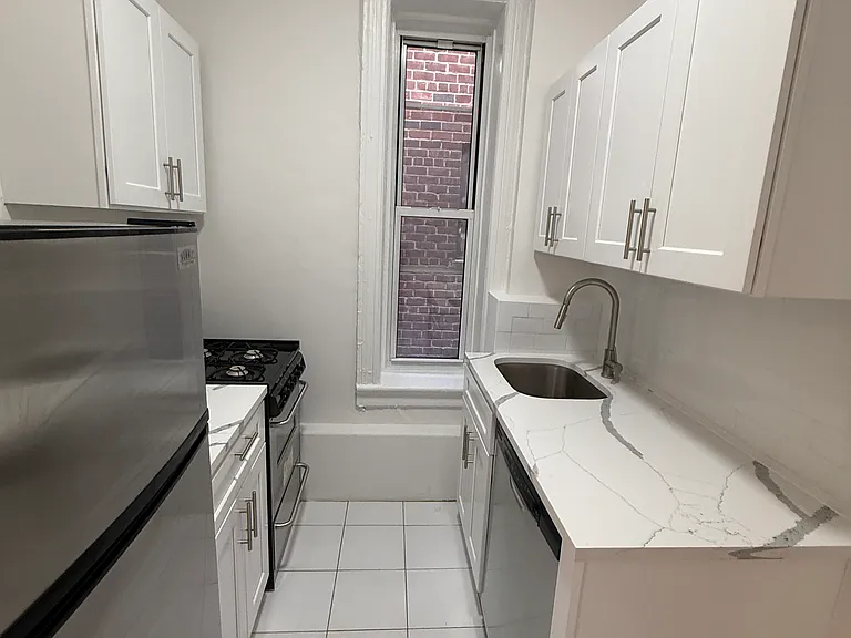57 W 10th St #7B — Photo 4