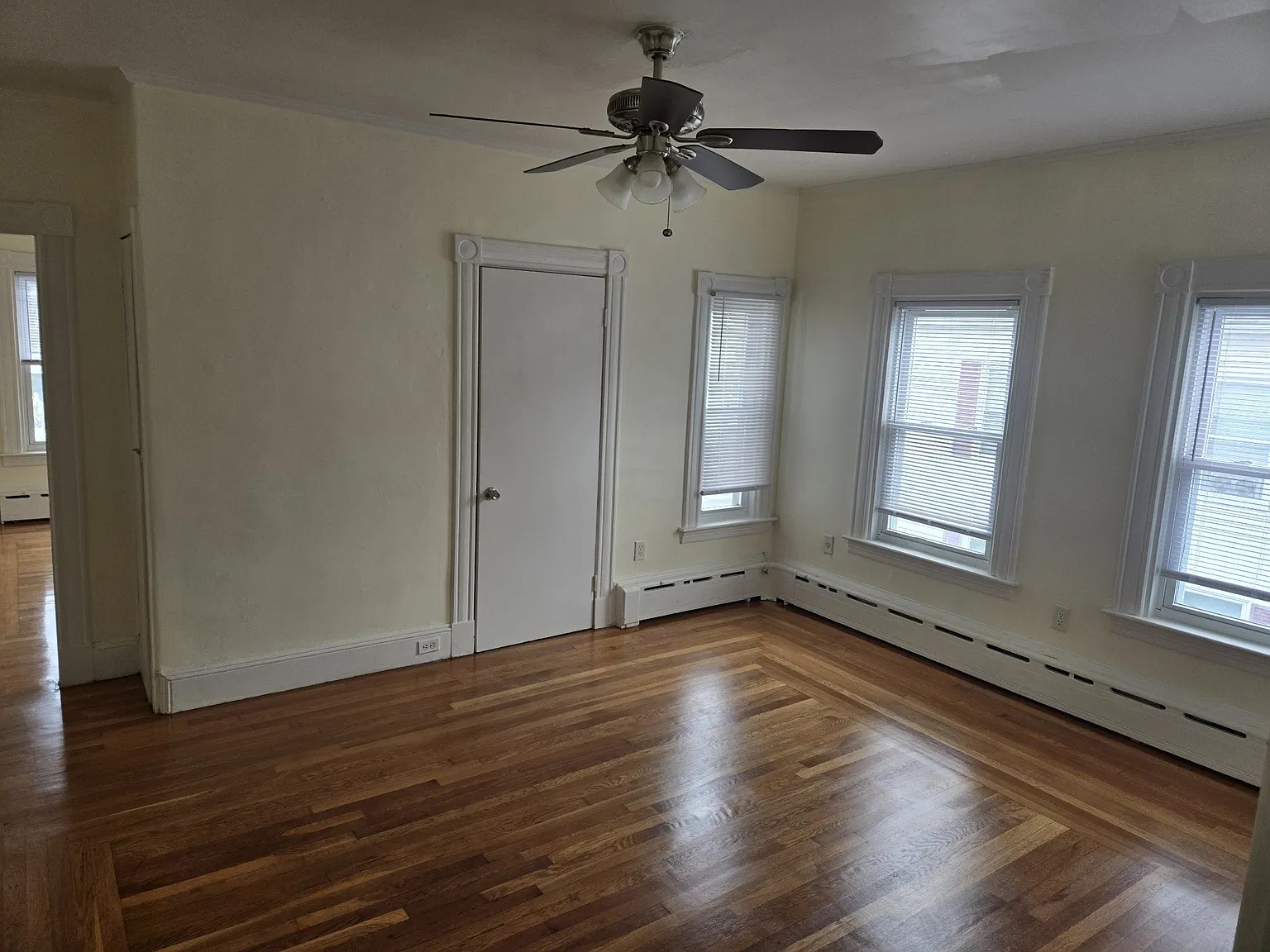 3 bed, 1000 sqft, $2,200 — Photo 4