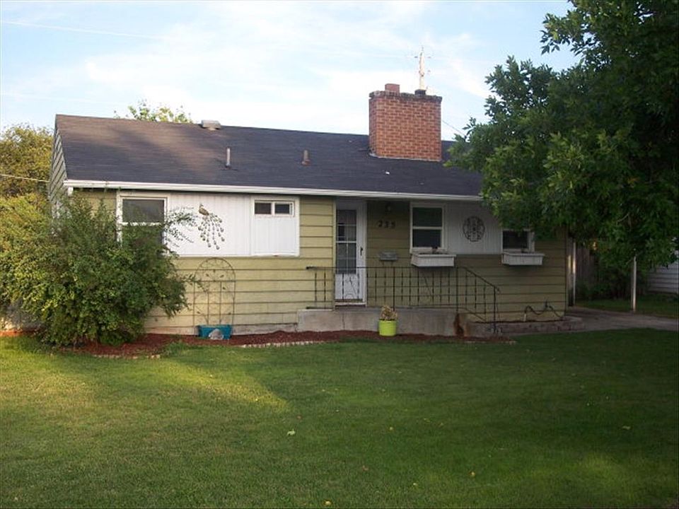 1st image of 225 Holbrook Dr