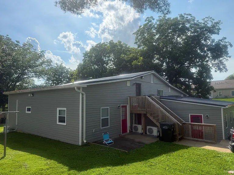 320 Woodfield Rd — Photo 8