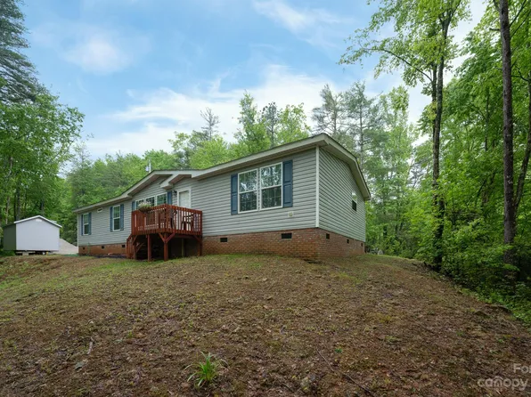 35 Flat Creek Rd, Lake Toxaway, NC 28747