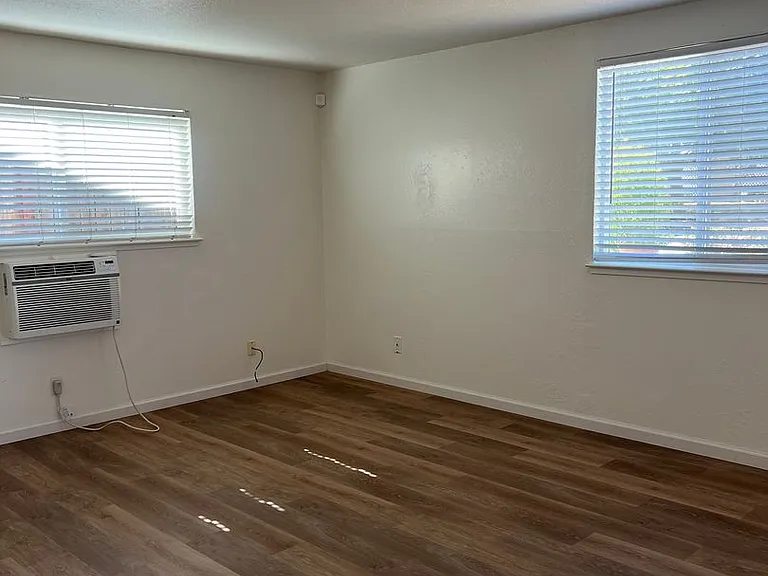 1911 Wildwood Way #1 — Photo 2
