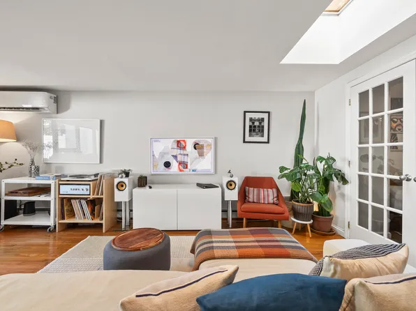 649 De Kalb Avenue image 9 of 29