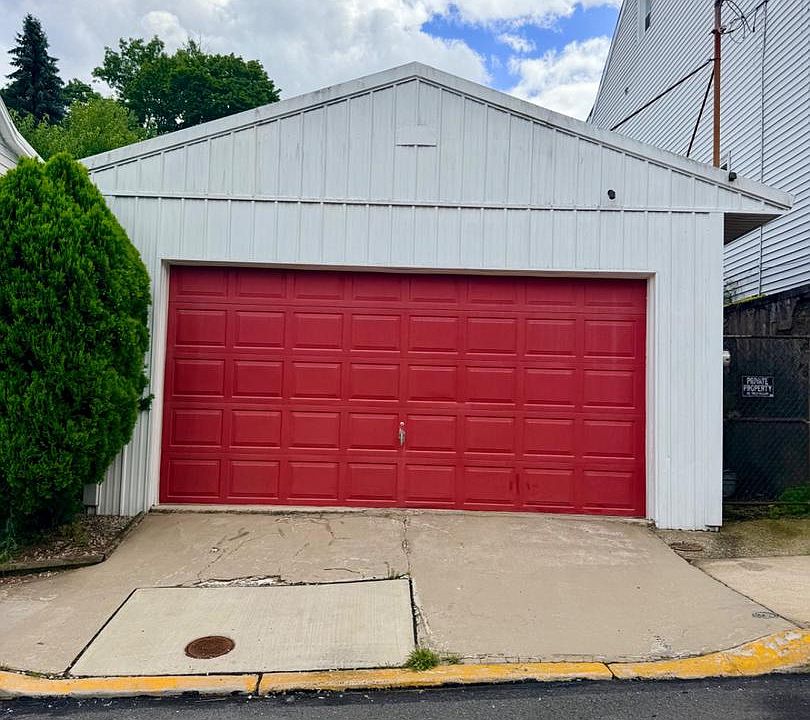 1st image of 253 Laurel St
