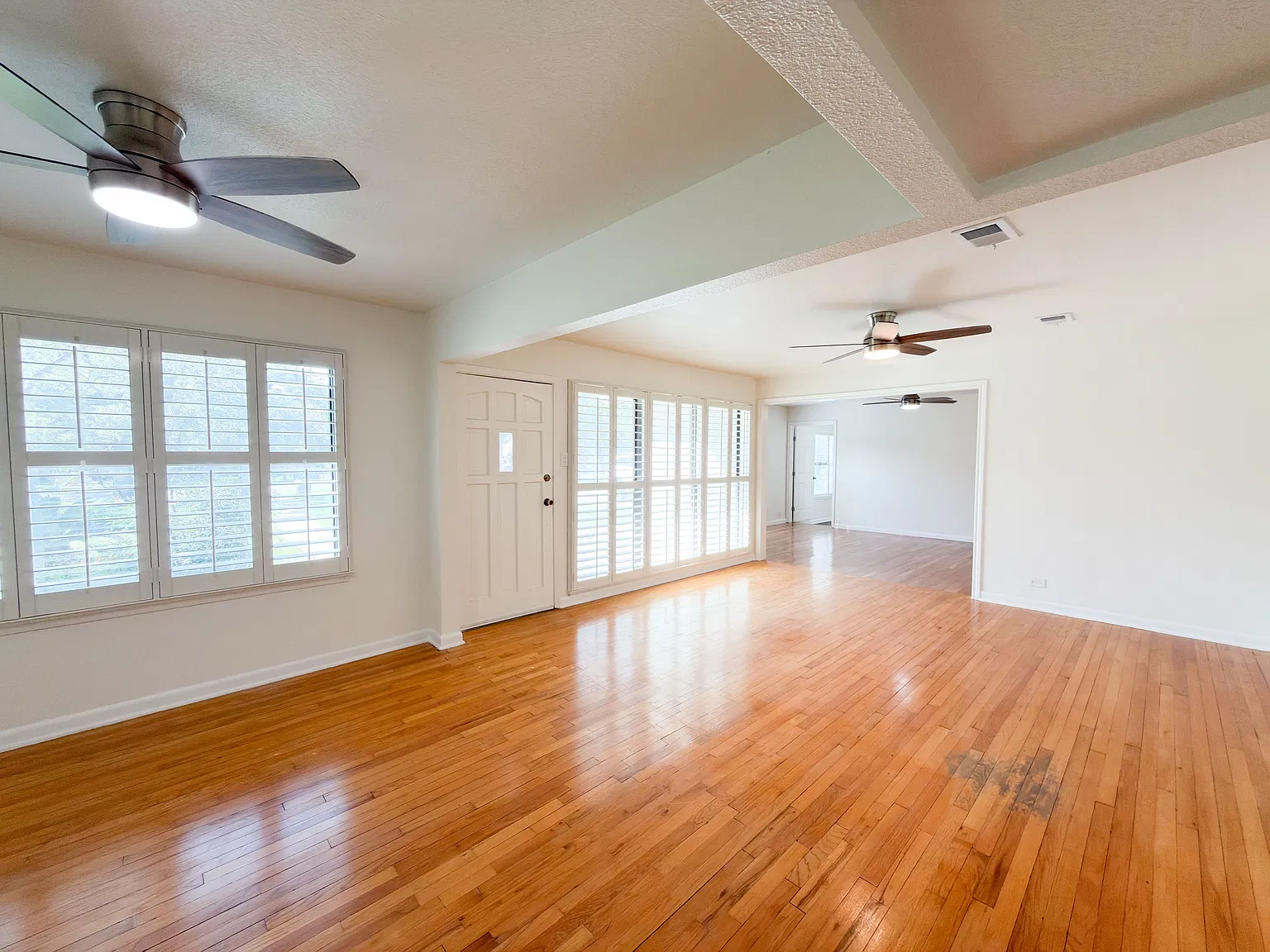 3 bed, 2106 sqft, $2,450 — Photo 3