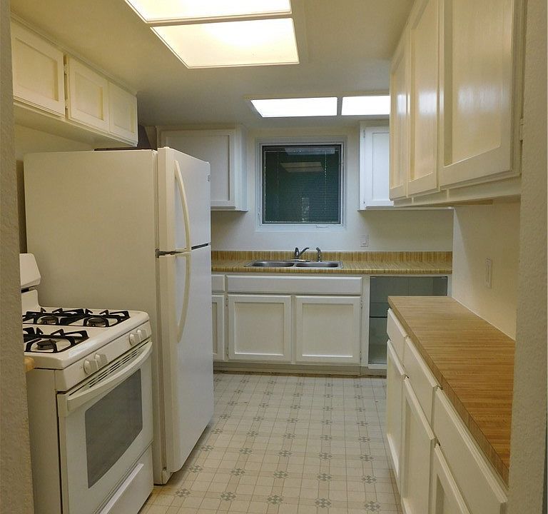 2nd image of 39822 San Francisquito Canyon Rd
