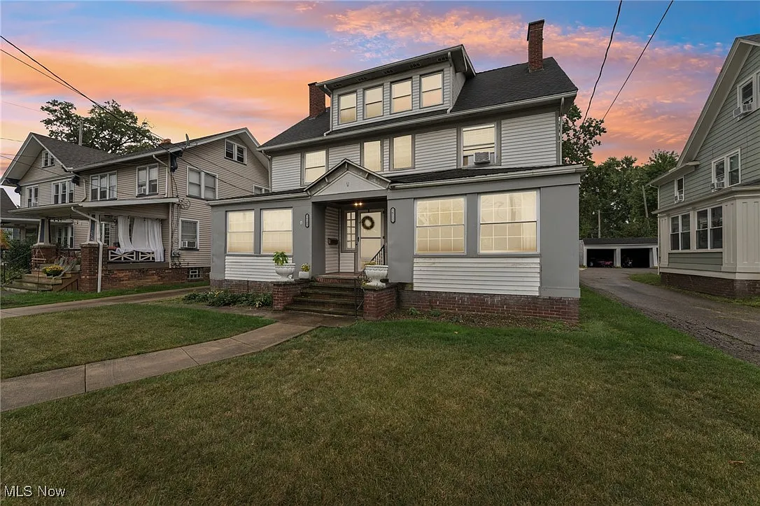 16109 Clifton Blvd photo 1