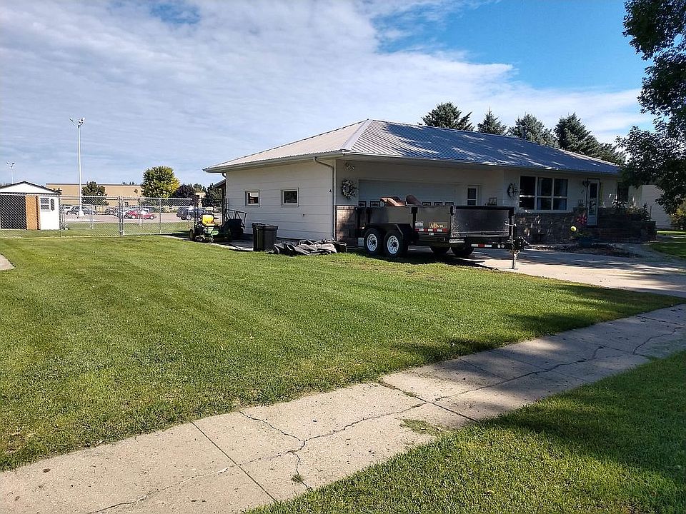 915 12th Ave NE, Aberdeen, SD 57401 Zillow