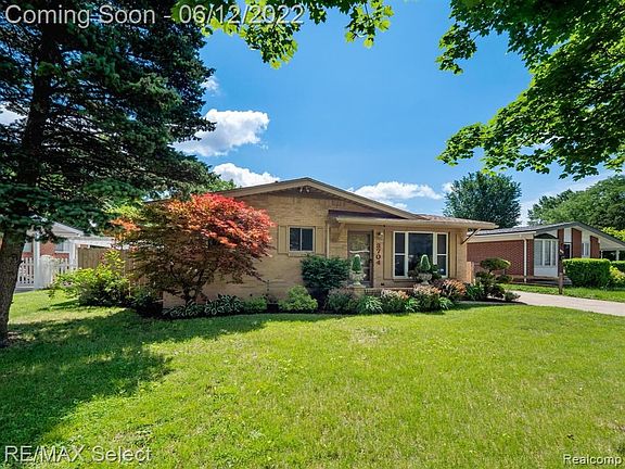 3rd image of 3704 Edgeland Ave