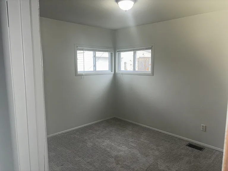 282 N Beverly Ave — Photo 11