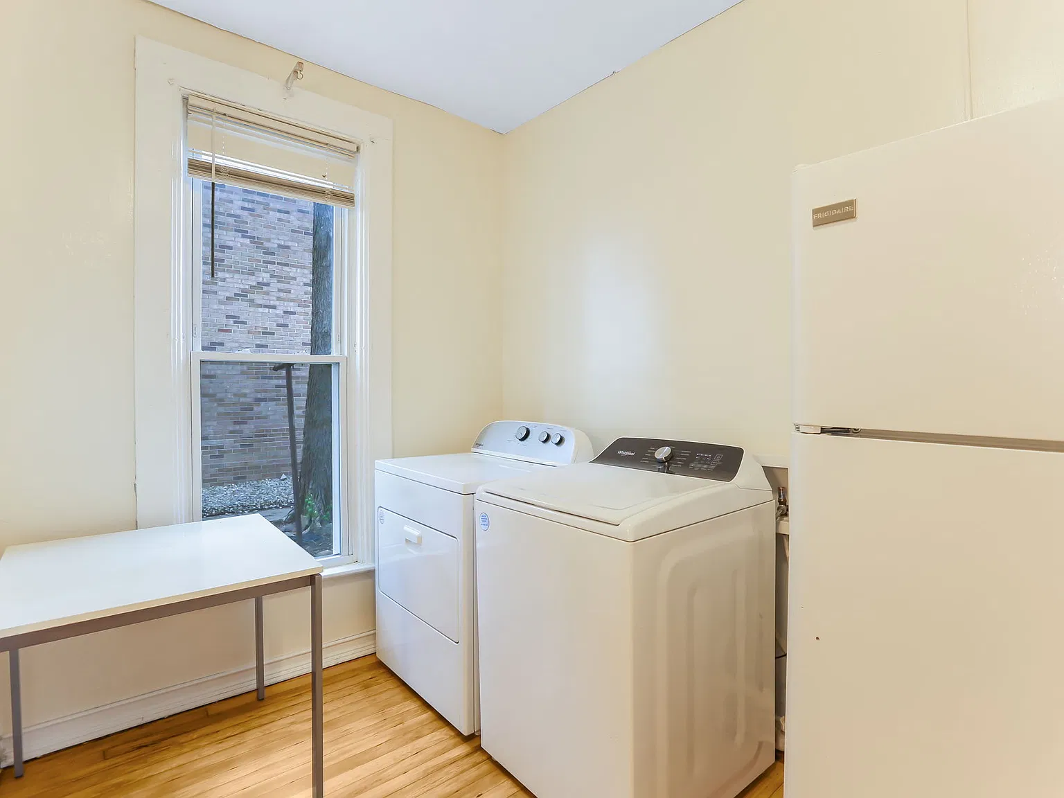 2 bed, 1000 sqft, $1,400 — Photo 4