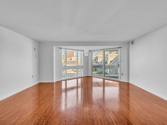 5th image of 1 Commodore Ct APT 202