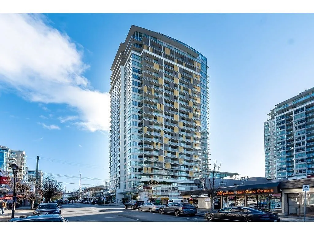 Photo 1 of 34 - 125 E 14th St #709 - North Vancouver, BC Primary Photo - 125 E 14th St #709